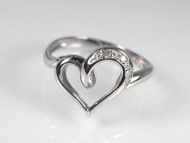 K10WGハートダイヤモンド ツイストリング K10WG ハートシェイプ カット ダイヤモンド リング