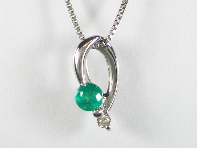 K18WGエメラルドダイヤネックレス