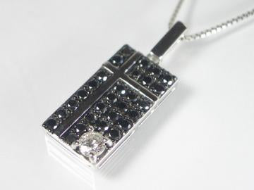 K18WG ホワイトゴールド ブラックダイヤモンド/ダイヤ ペンダント ネックレス