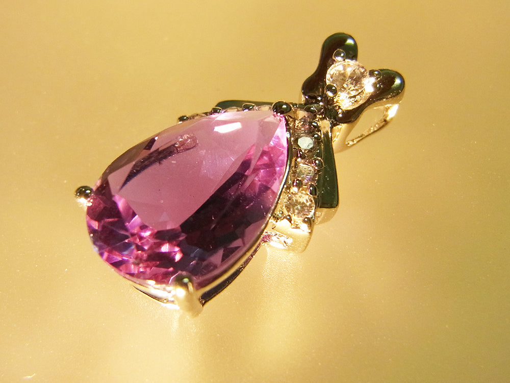 【新作】【即納】5.4カラット アレキサンドライト Synthetic - 13x9mm Pear ペンダント トップ【バレンタインデー】【プレゼントに最適!】