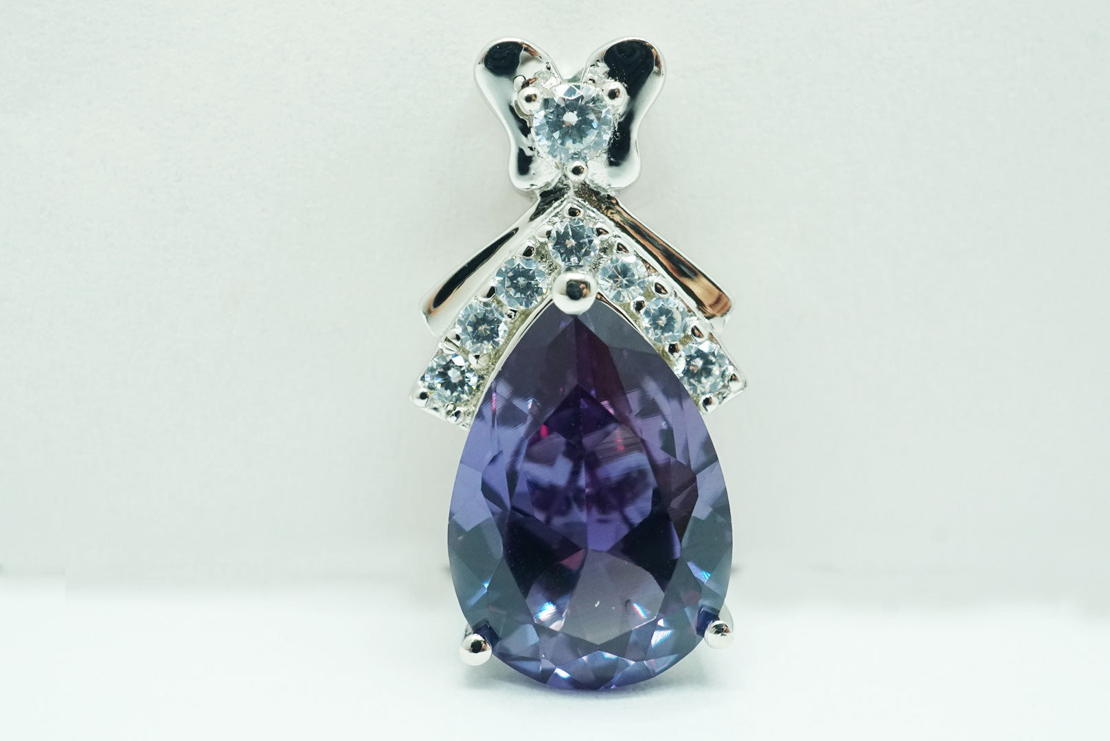 【新作】【即納】5.4カラット アレキサンドライト Synthetic - 13x9mm Pear ペンダント トップ【バレンタインデー】【プレゼントに最適!】
