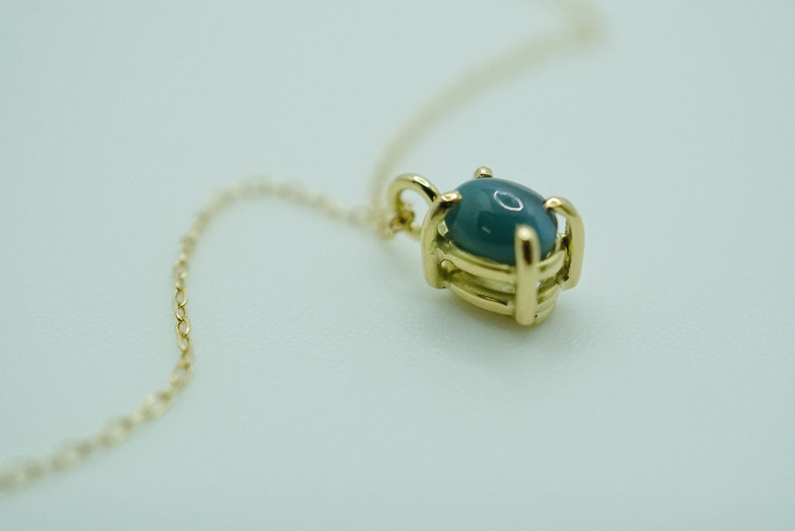 【新作】いたずら猫目 0.53ct K18 カラーチェンジ  アレキサンドライトキャッツアイ  猫目 ネックレス ペンダント  レディース ギフト 誕生日 贈り物 ご褒美ジュエリー お守りジュエリー【チェーン付属】【誕生石6月】