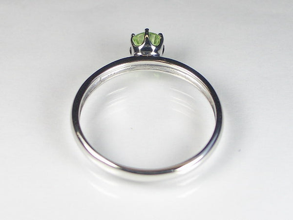 K18WGペリドット リング 【誕生石8月】 – オールジュエリー公式