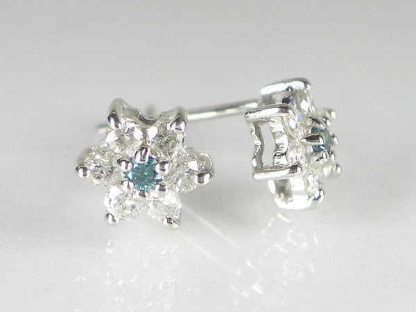 K18WG ブルーダイヤ ピアス 0.15ct 0.15ct 0.9g