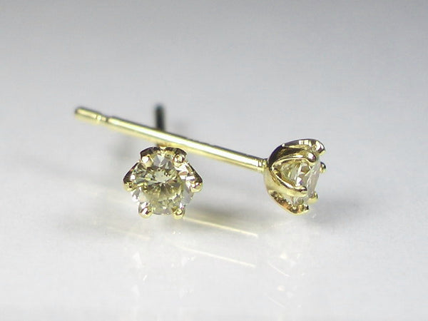 K18YGダイヤスタッド ピアス 0.3CT