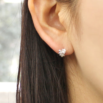 フラワー ピアス