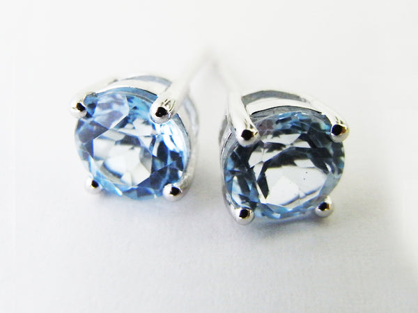 天然 スカイブルートパーズ・6mm一粒 ピアス （Sky Blue Topaz Pierce）