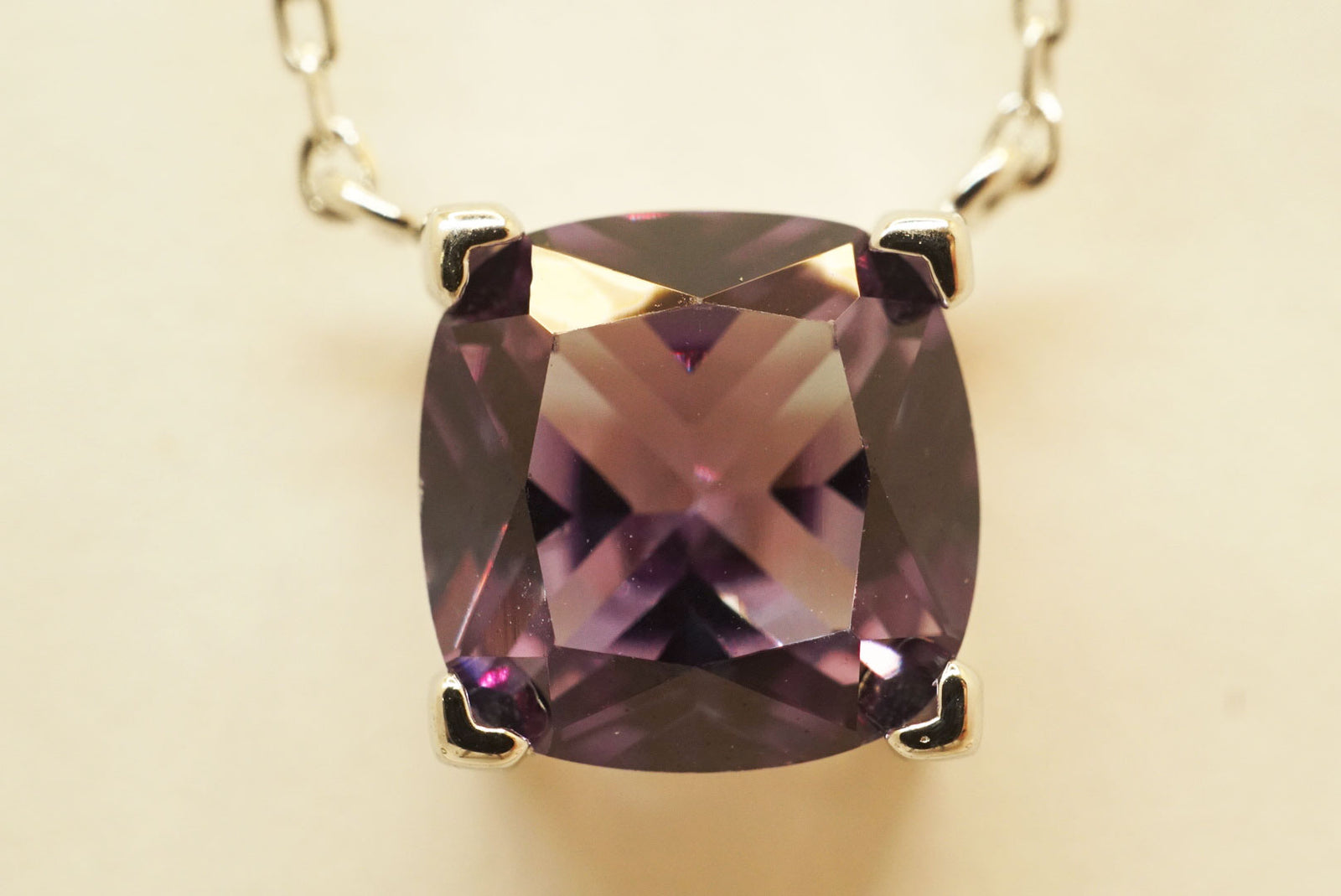 即納】アレキサンドライト (シンセティック)Cushion 大粒8mm