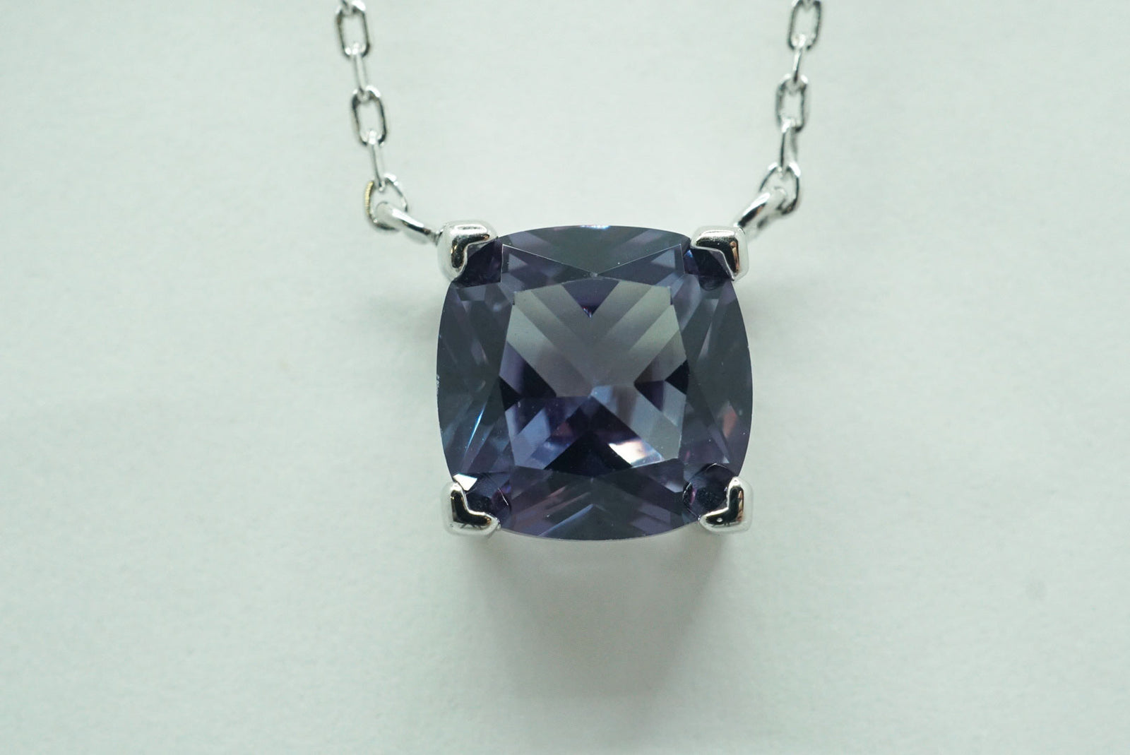 即納】アレキサンドライト (シンセティック)Cushion 大粒8mm