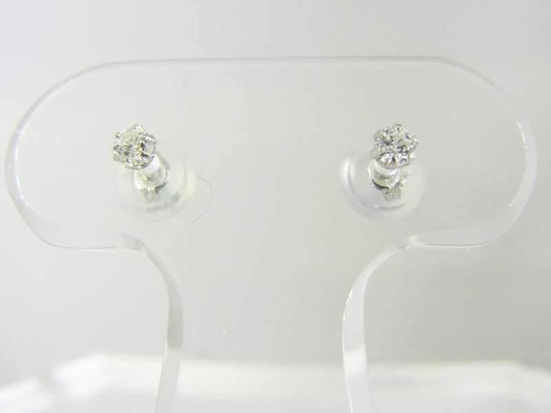 シンプルダイヤモンド　PT　ピアス